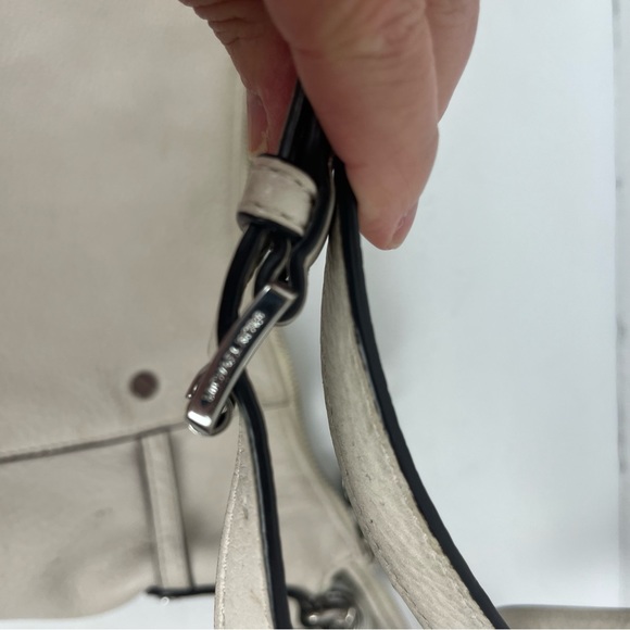 Micheal Kors cream leather shoulder bag w/crossbody strap - Picture 9 of 14